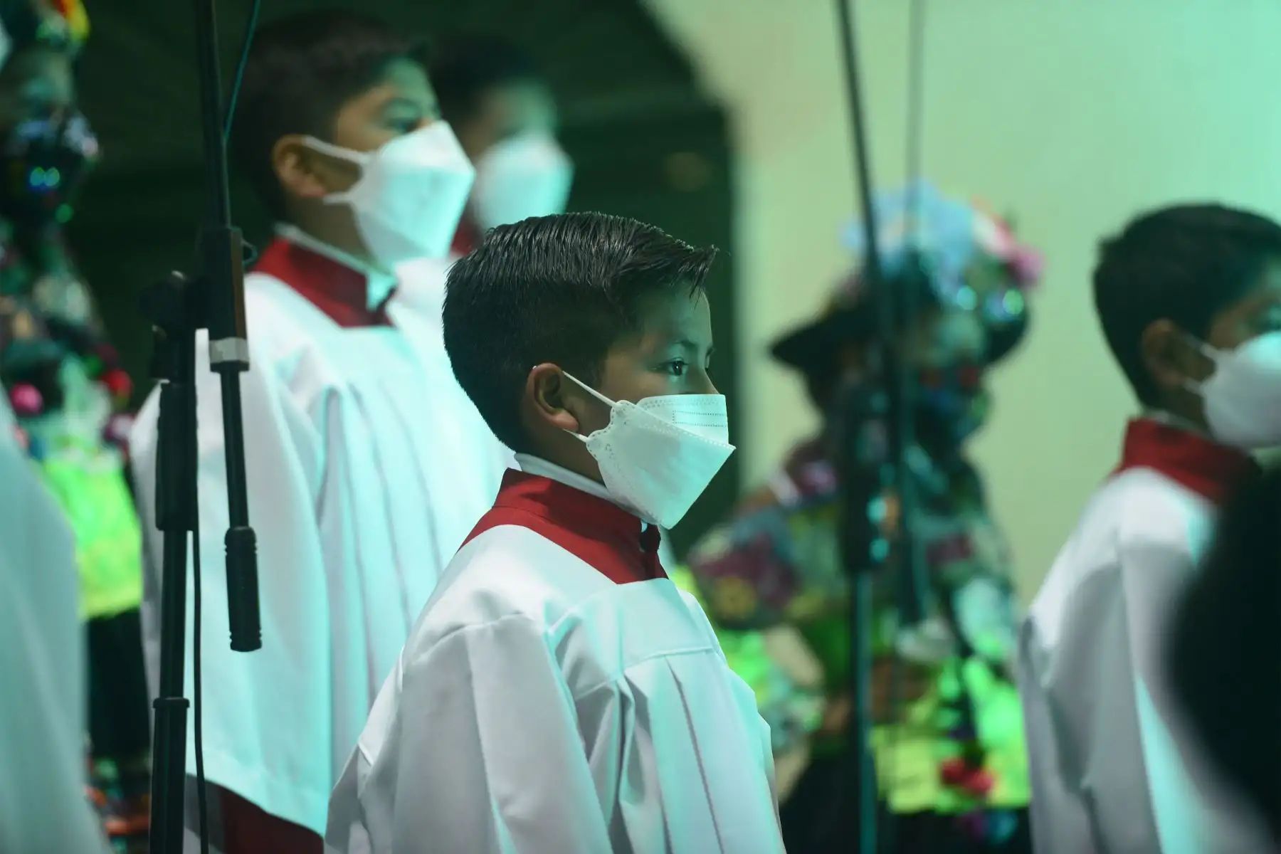 En la iglesia Santo Domingo de Huancavelica, se realizó el “Concierto navideño del Bicentenario” con la participación de 48 niños de la región, quienes cantaron una serie de villancicos en quechua, mientras, en la Ciudad del Vaticano, se presentó el pesebre peruano de Chopcca con ocasión de las festividades de fin de año.
Foto: Proyecto Bicentenario