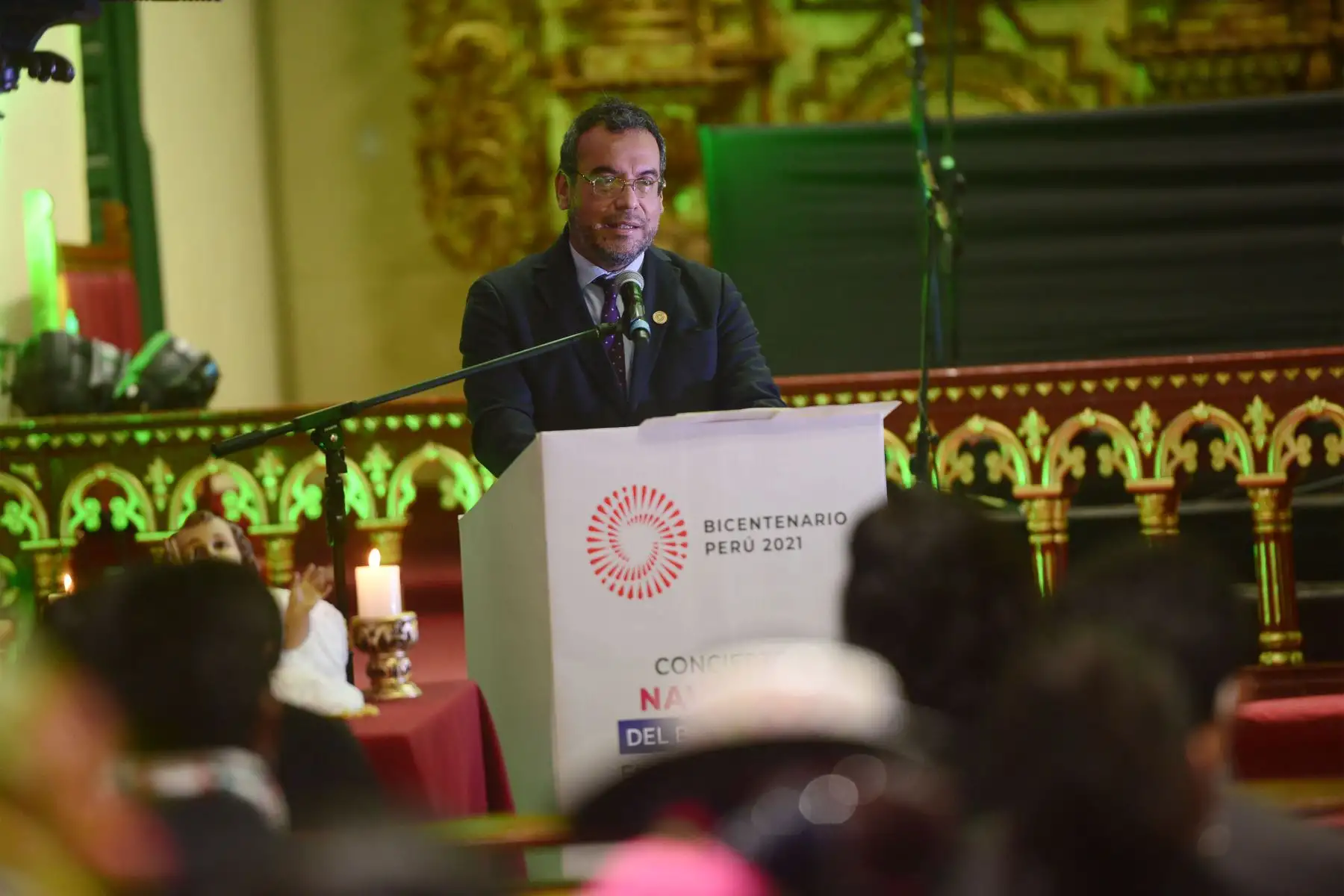 En la iglesia Santo Domingo de Huancavelica, se realizó el “Concierto navideño del Bicentenario” con la participación de 48 niños de la región, quienes cantaron una serie de villancicos en quechua, mientras, en la Ciudad del Vaticano, se presentó el pesebre peruano de Chopcca con ocasión de las festividades de fin de año.
Foto: Proyecto Bicentenario