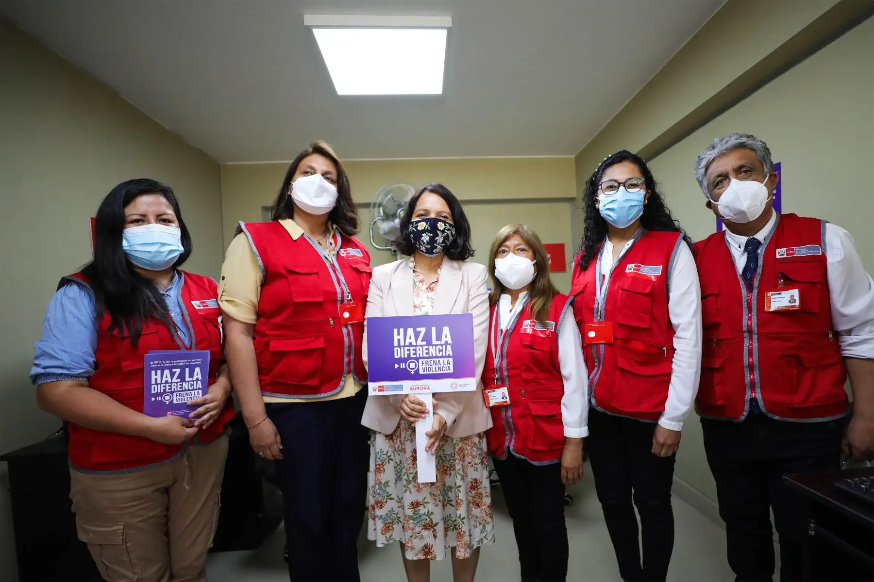 La ministra  de la Mujer y Poblaciones Vulnerables, Anahí Durand inauguró el Centro Emergencia Mujer  en Comisaría Breña, para que más personas accedan a los servicios gratuitos que brinda el Programa Nacional Aurora en atención a víctimas de violencia de género y conozcan las intervenciones preventivas.
Foto: MIMP
