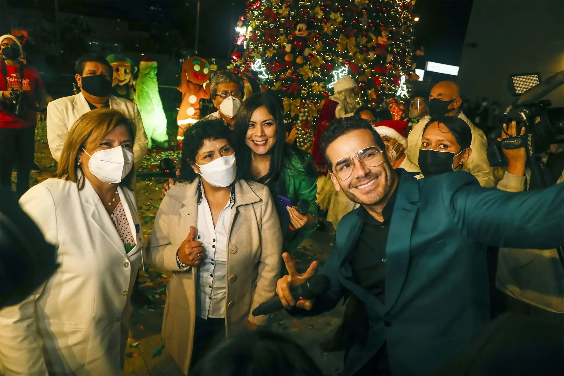 Primera Dama de la Nación, Lilia Paredes, participa en el encendido del árbol de navidad en el INSN-San Borja
Foto: ANDINA/Renato Pajuelo