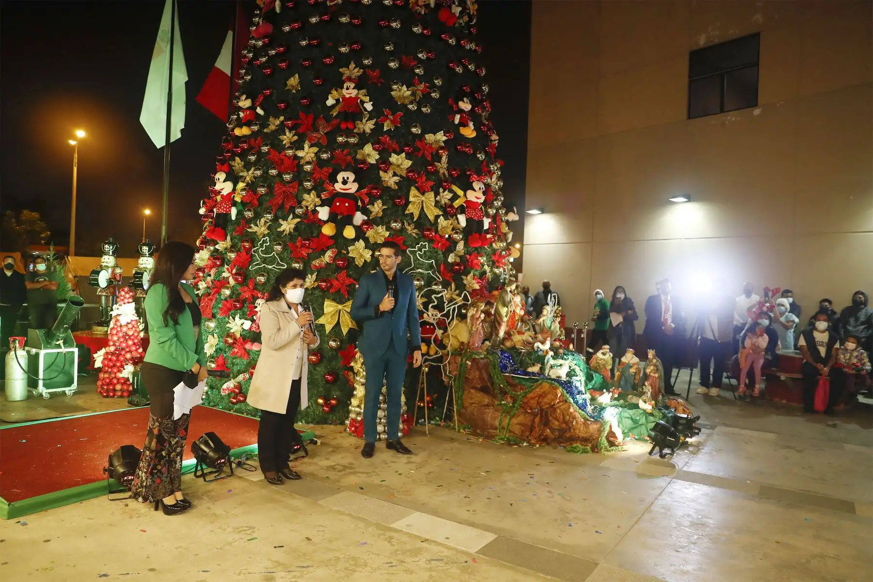 Primera Dama de la Nación, Lilia Paredes, participa en el encendido del árbol de navidad en el INSN-San Borja
Foto: ANDINA/Renato Pajuelo