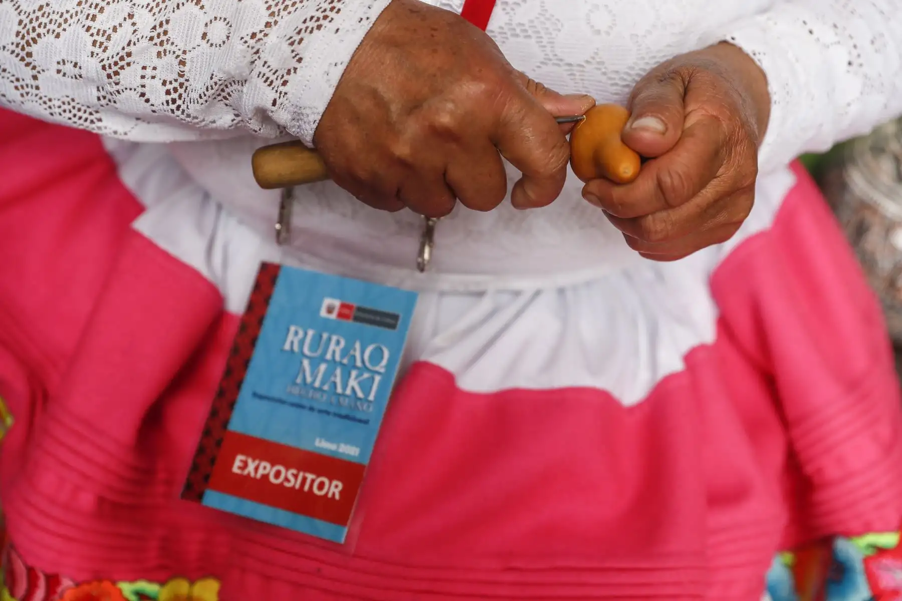 La feria Ruraq Maki regresó de forma presencial en la sede del Ministerio de Cultura tras dos años pandemia covid-19. Más de 100 colectivos de arte tradicional de costa, sierra y selva; ofrecerán sus mejores productos hasta el domingo 19 de diciembre. Foto: ANDINA/Renato Pajuelo