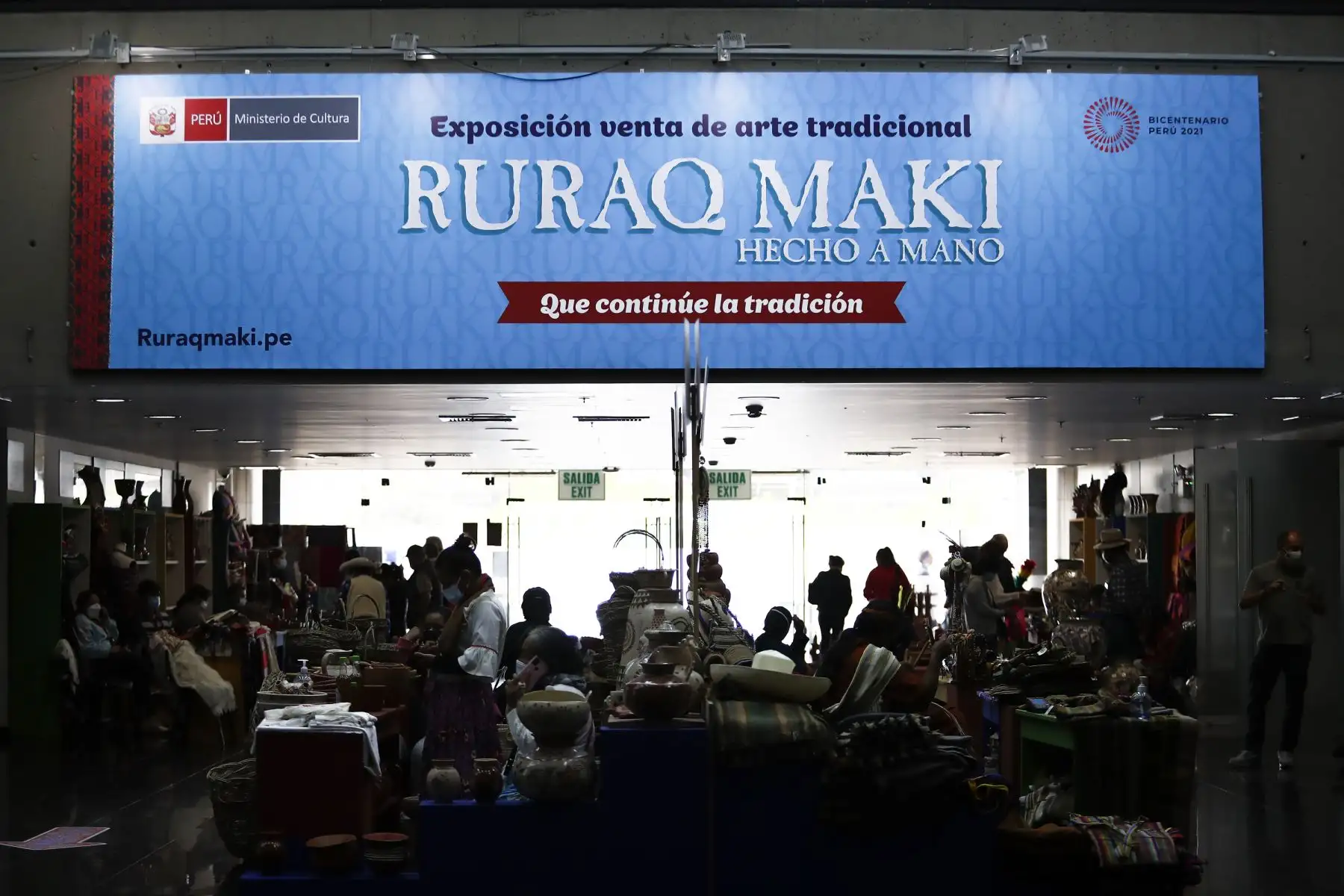 Más de 100 colectivos de arte tradicional ofrecen sus productos en Ruraq Maki. Foto: ANDINA/Renato Pajuelo