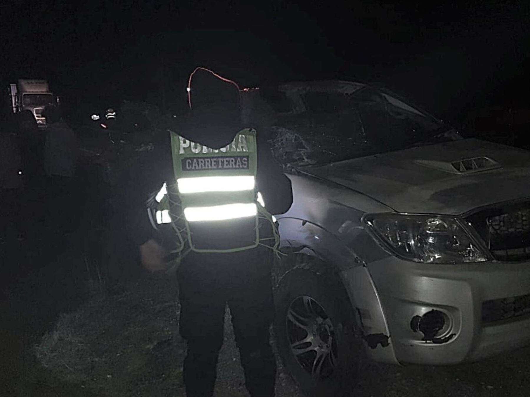 Choque de camioneta y un camión deja un muerto y un herido en la carretera Central, a la altura del distrito de Carhuamayo, en la provincia y región Junín.