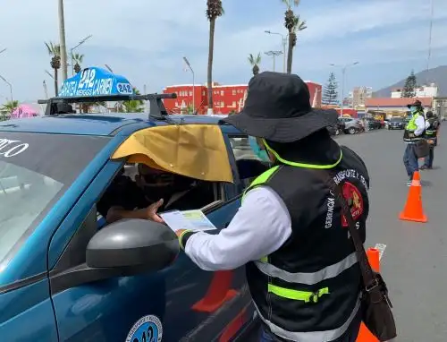 Autoridades de la Municipalidad del Santa verificaron el cumplimiento de la norma que dispone que los choferes de transporte público están obligados a tener el carnet de vacunación contra el covid-19 que certifique haber recibido las dos dosis. ANDINA/Difusión