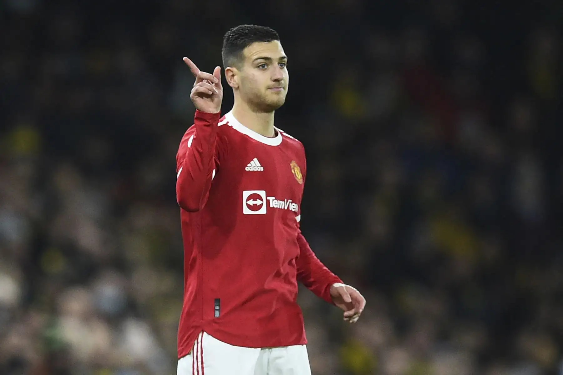 El defensor portugués del Manchester United Diogo Dalot gestos durante el partido de la Premier League. Foto: AFP