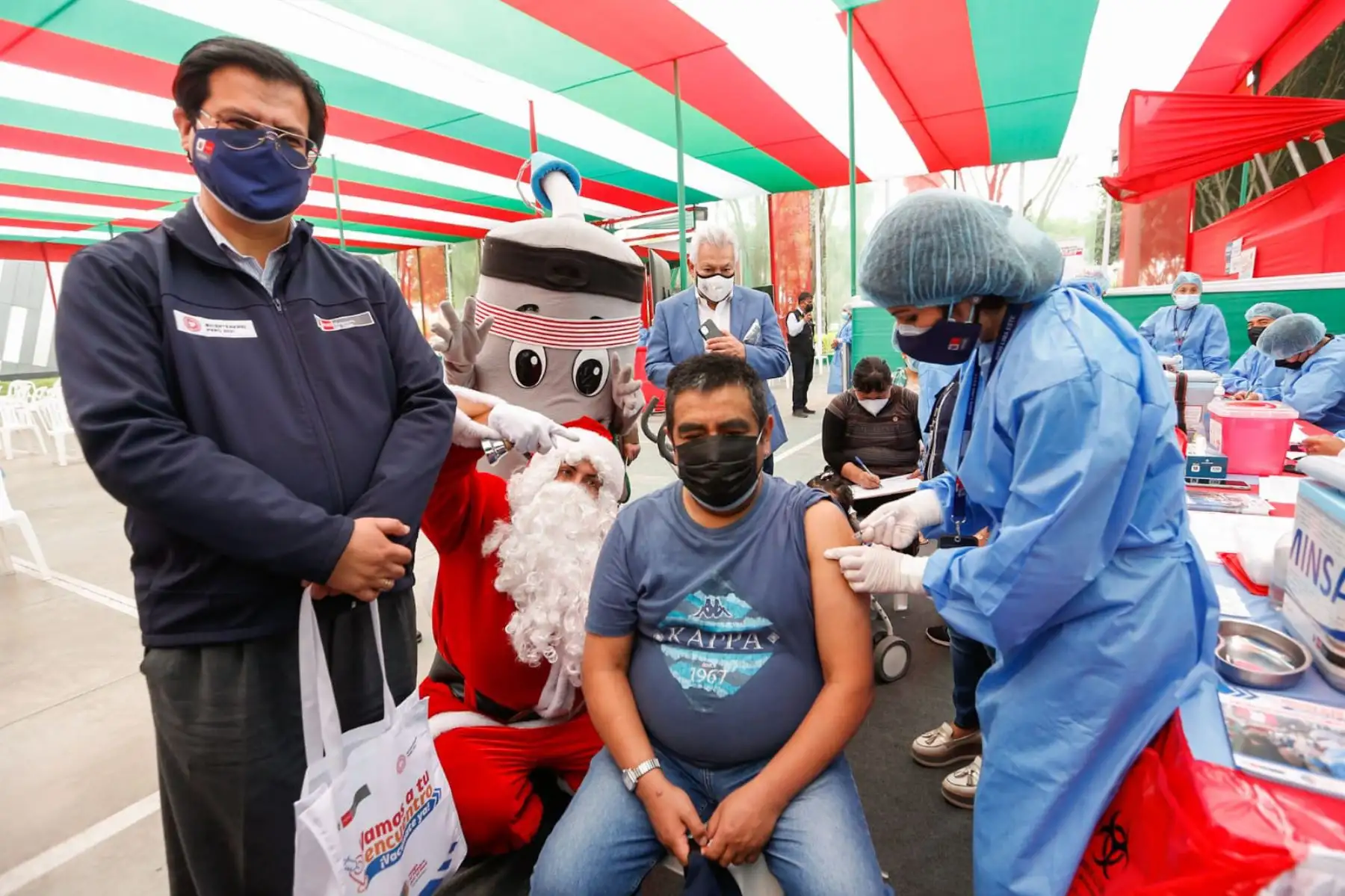 Se dió inicio al Vacuna Fest Navideño en la USMP como parte del cierre de brechas de vacunación contra la covid-19. Foto: Minsa