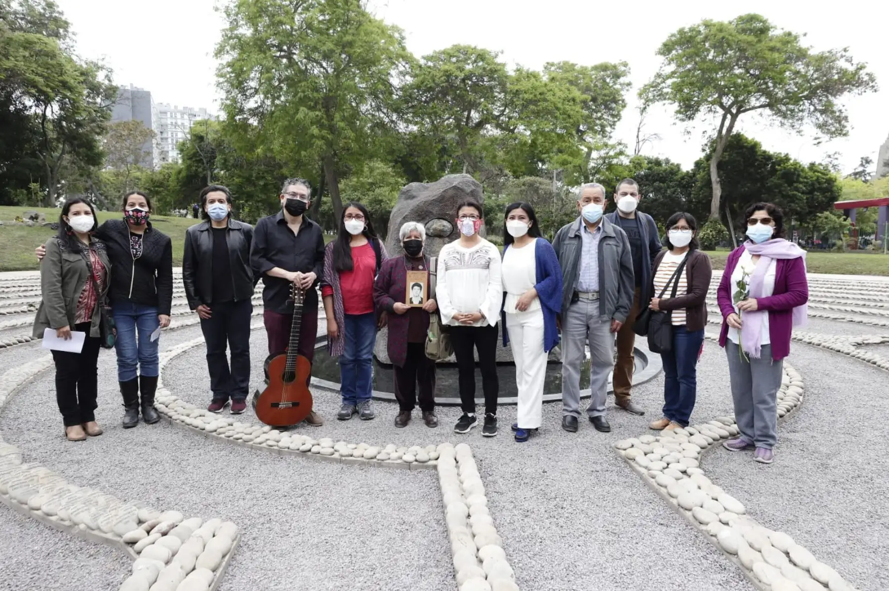 La ministra de Cultura, Gisela Ortiz, participó esta mañana en el recorrido “Caminos por la Memoria”, actividad que se desarrolló en el marco de la conmemoración por el Día de los Derechos Humanos. Foto: Mincul