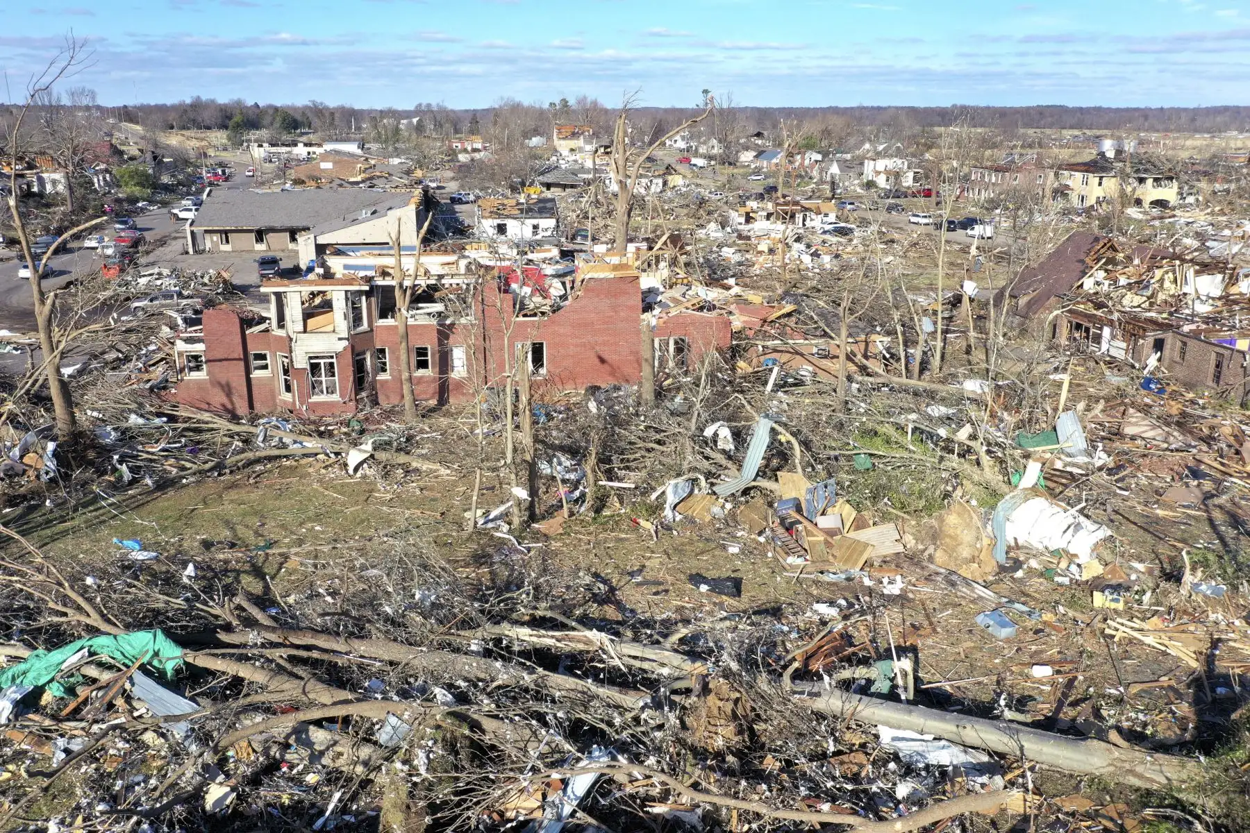 Una vista aérea muestra las casas están totalmente destruidas después de que un tornado arrasara la noche anterior la ciudad de Mayfield, Kentucky, en los Estados Unidos. Foto: AFP