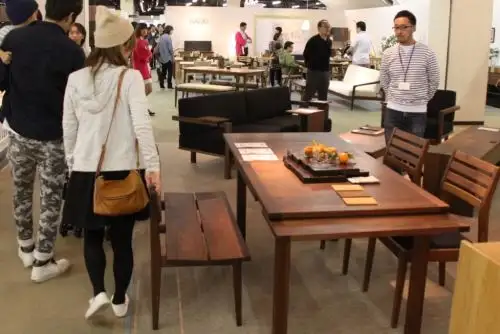 La producción de muebles de madera es el motor de la economía en la ciudad japonesa de Okawa. Foto: Fukuoka Now.