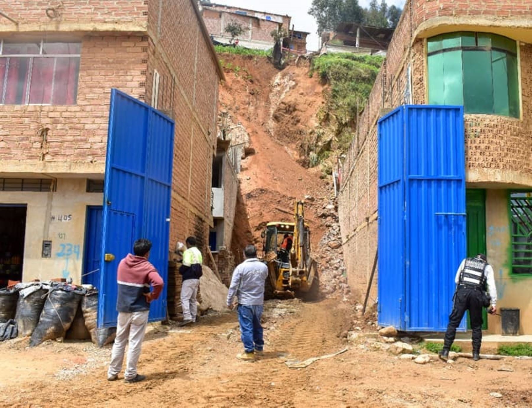 Autoridades de Defensa Civil atienden emergencias causadas por deslizamientos en distritos de Pataz y Huamachuco, región La Libertad. ANDINA/Difusión