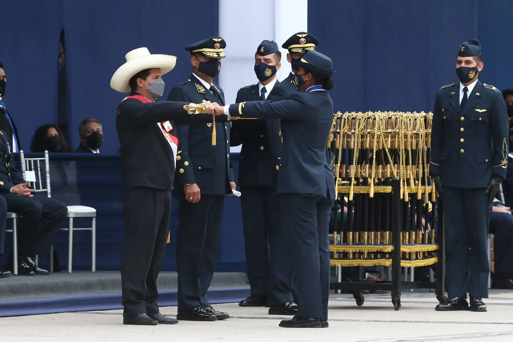 El presidente de la República, Pedro Castillo Terrones, encabeza la Ceremonia de Graduación de los Alféreces de la Escuela de Oficiales de la Fuerza Aérea del Perú.
Foto: ANDINA/Vidal Tarqui