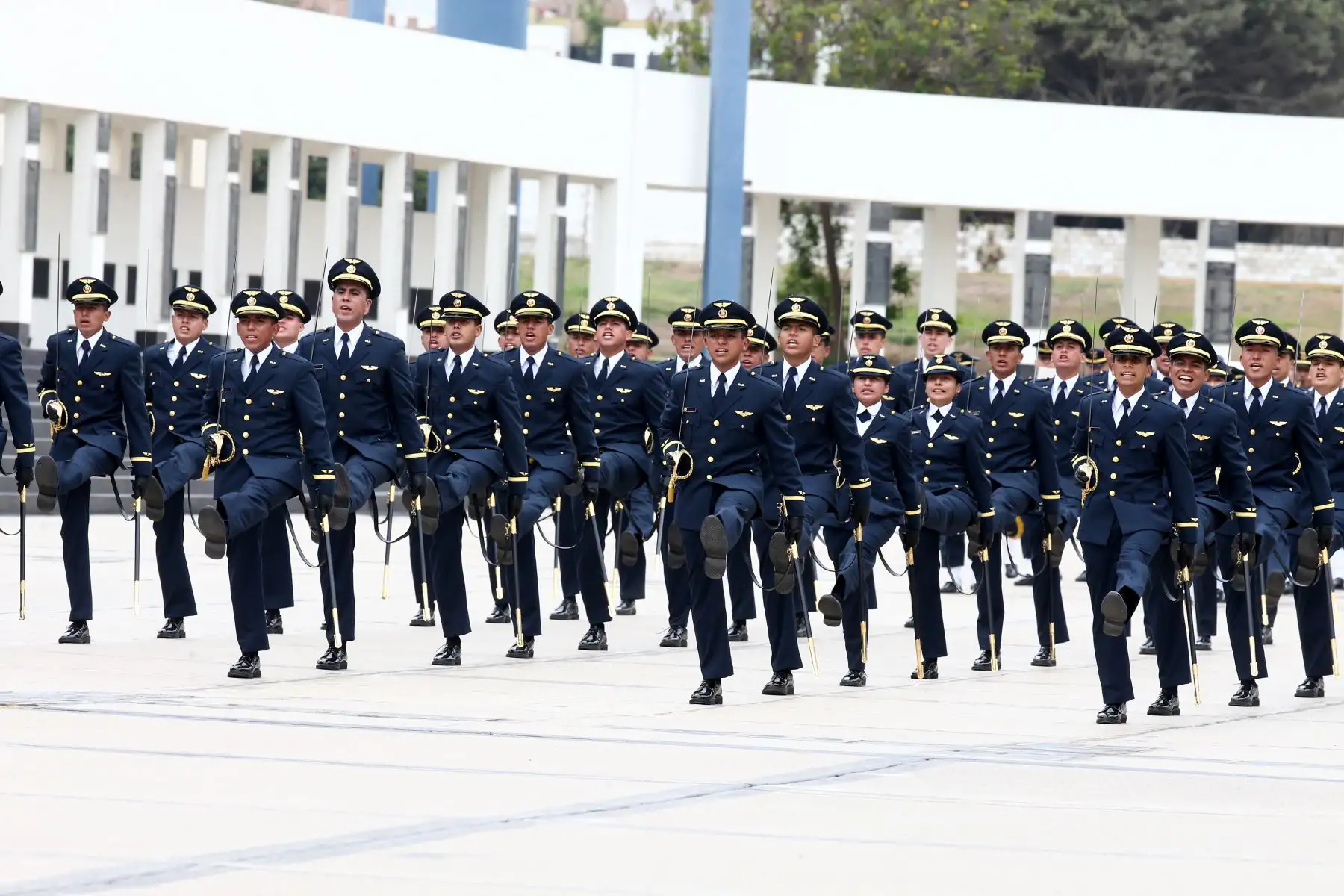 El presidente de la República, Pedro Castillo Terrones, encabeza la Ceremonia de Graduación de los Alféreces de la Escuela de Oficiales de la Fuerza Aérea del Perú.
Foto: ANDINA/Vidal Tarqui