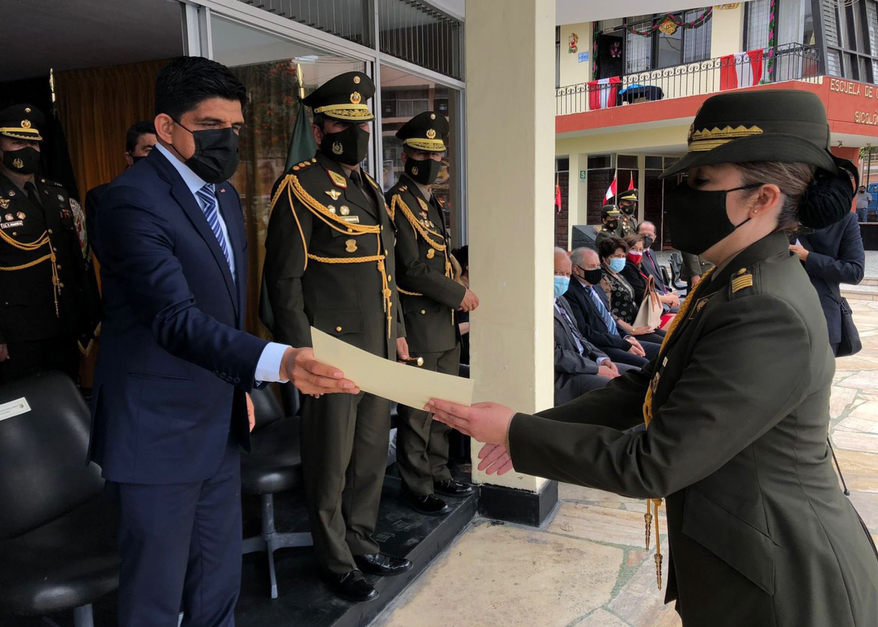 Ministro de Defensa, Juan Carrasco, clausura programa de operaciones de información del Ejército.