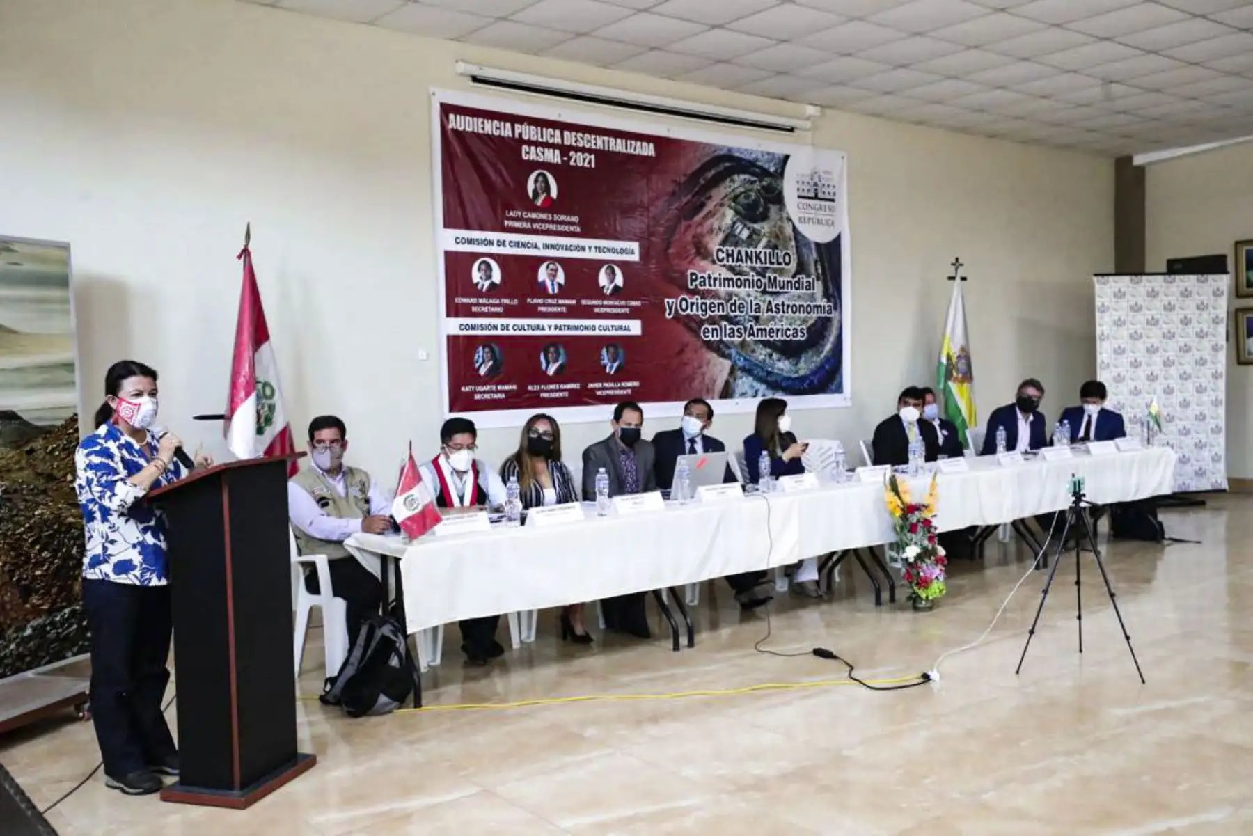 Ministra de Cultura, Gisela Ortiz y el representante de la Unesco hicieron la entrega oficial de la declaratoria del Complejo Arqueoastronómico Chankillo como Patrimonio Mundial por UNESCO al alcalde de Casma, Luis Alarcón. El Complejo Arqueoastronómico Chankillo, es el observatorio solar más antiguo de América y uno de los dos lugares en el mundo antiguo que han incorporado un calendario de horizonte solar completo. Foto: ANDINA/Mincul