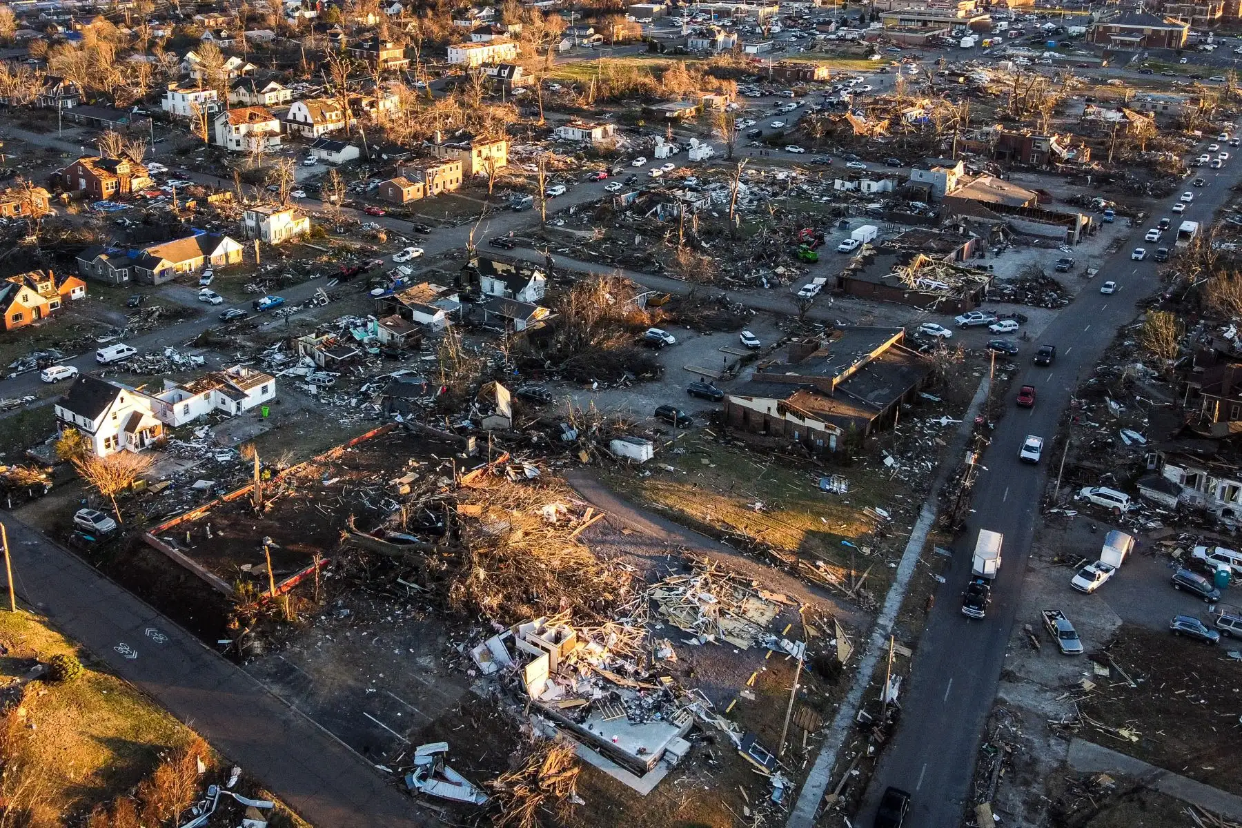 Esta imagen aérea tomada el 13 de diciembre de 2021 muestra los daños causados por un tornado después de que un clima extremo azotara la región de Mayfield, Kentucky. Foto: AFP