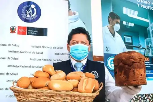 Consumo de panetón debe ser sustituido por ensalada de frutas, yogurt natural, frutos secos, entre otros, aconseja el INS. Foto: INS