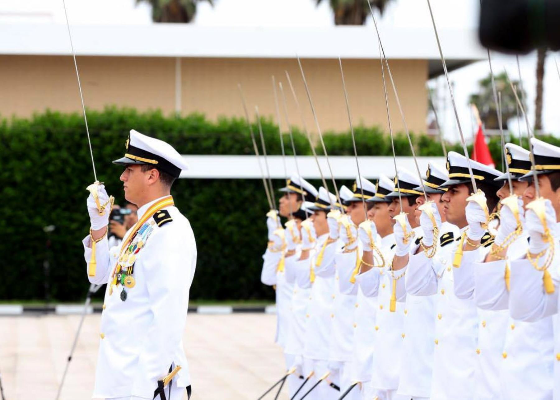 Presidente Encabeza Ceremonia De Graduación En Escuela De Oficiales De La Marina