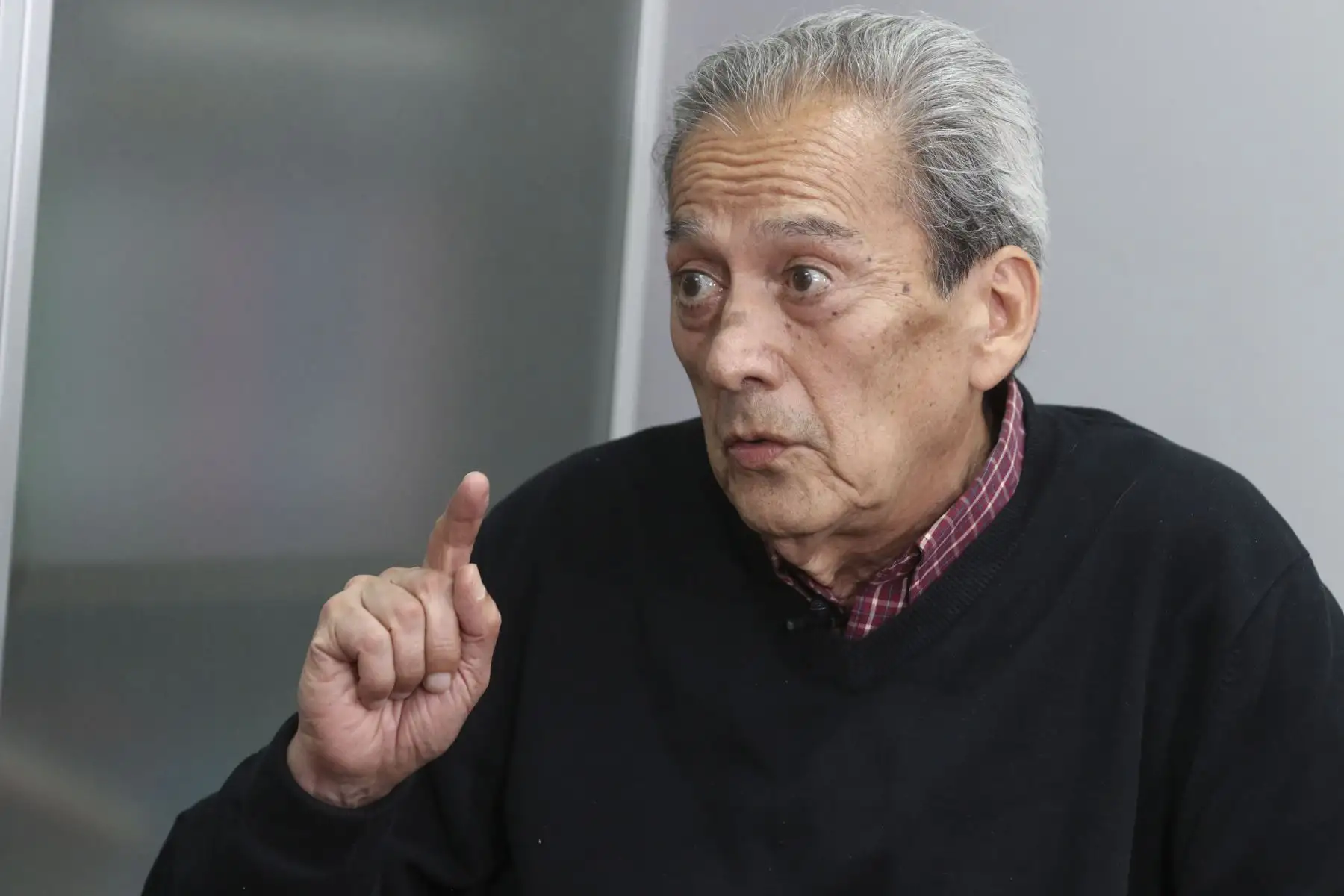 Ministro de Educación, Carlos Gallardo, ofreció una entrevista exclusiva a la Agencia Andina. ANDINA/Eddy Ramos