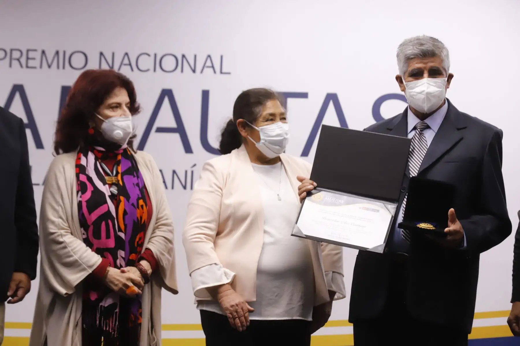 Amautas de la Artesanía Peruana 2021”, reconocimiento que alcanzó por su destacada trayectoria en la conservación de la tradición artesanal en el Perú, informó el Ministerio de Comercio Exterior y Turismo (Mincetur).  Foto: ANDINA/Difusión