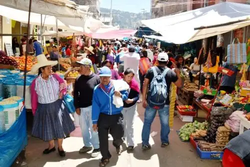 El exceso de confianza de la población, que ha relajado sus medidas de prevención, genera un aumento de casos covid-19 en las regiones. Foto: ANDINA/Difusión.