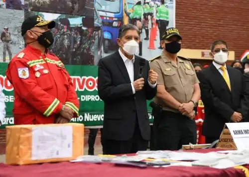Ministro del Interior, Avelino Guillén.