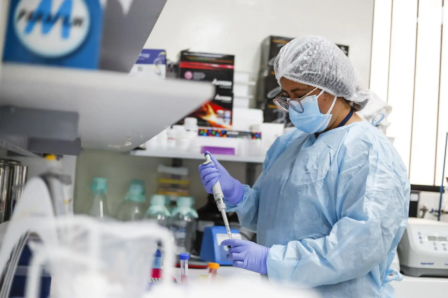 NS logra avances en el desarrollo de nanoanticuerpos para neutralizar la infección por covid-19 de una llama peruana, informó el biólogo molecular INS, Henri Bailón Calderón.
Foto: ANDINA/Renato Pajuelo