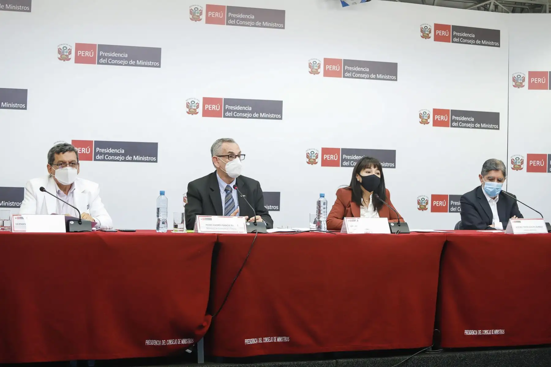 La premier Mirtha Vásquez junto a ministros de Estado, brindó una conferencia de prensa para informar las decisiones adoptadas en el Consejo de Ministros en relación al control de la pandemia y la reactivación económica. Foto: PCM