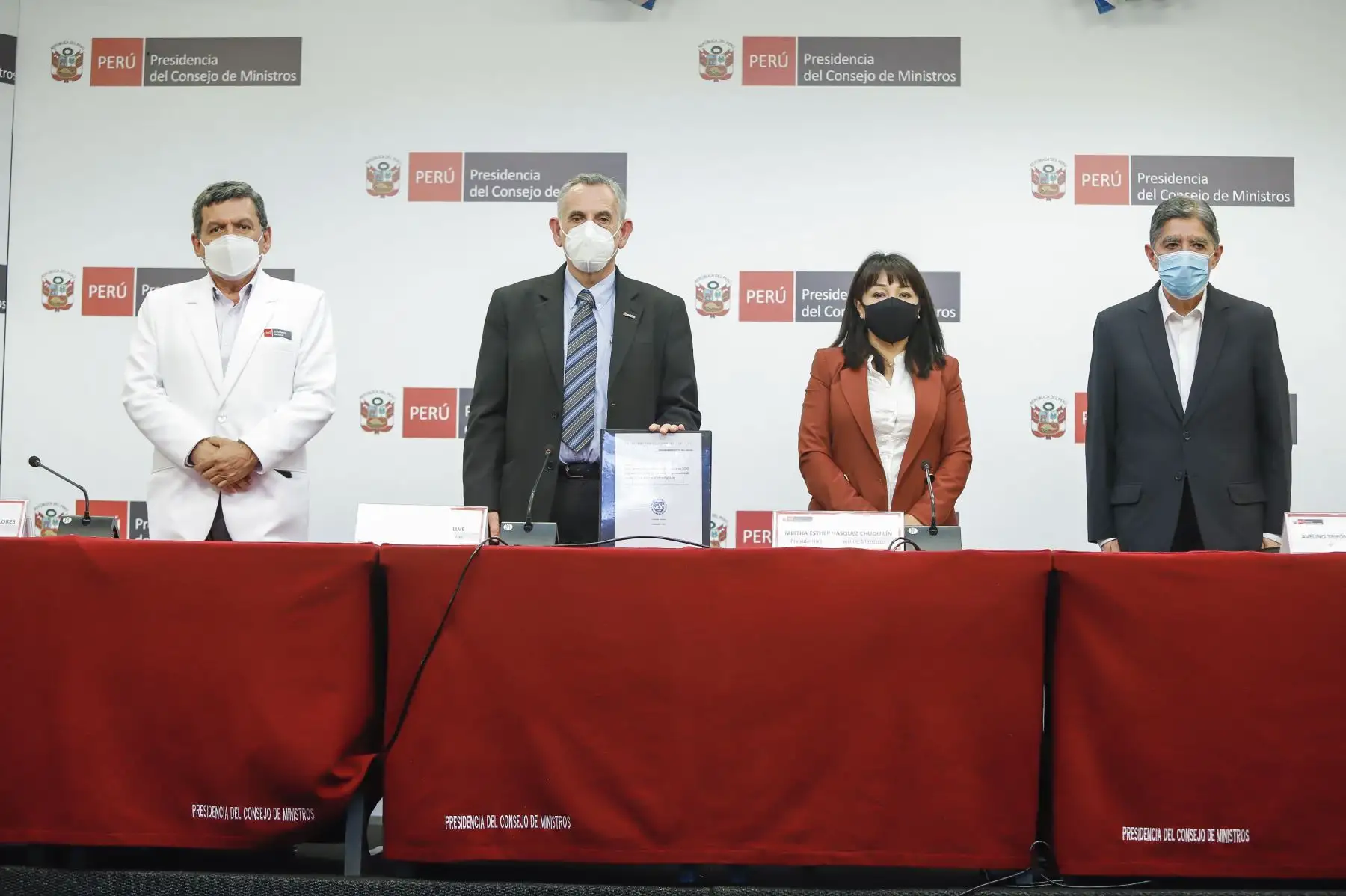 La premier Mirtha Vásquez junto a ministros de Estado, brindó una conferencia de prensa para informar las decisiones adoptadas en el Consejo de Ministros en relación al control de la pandemia y la reactivación económica. Foto: PCM
