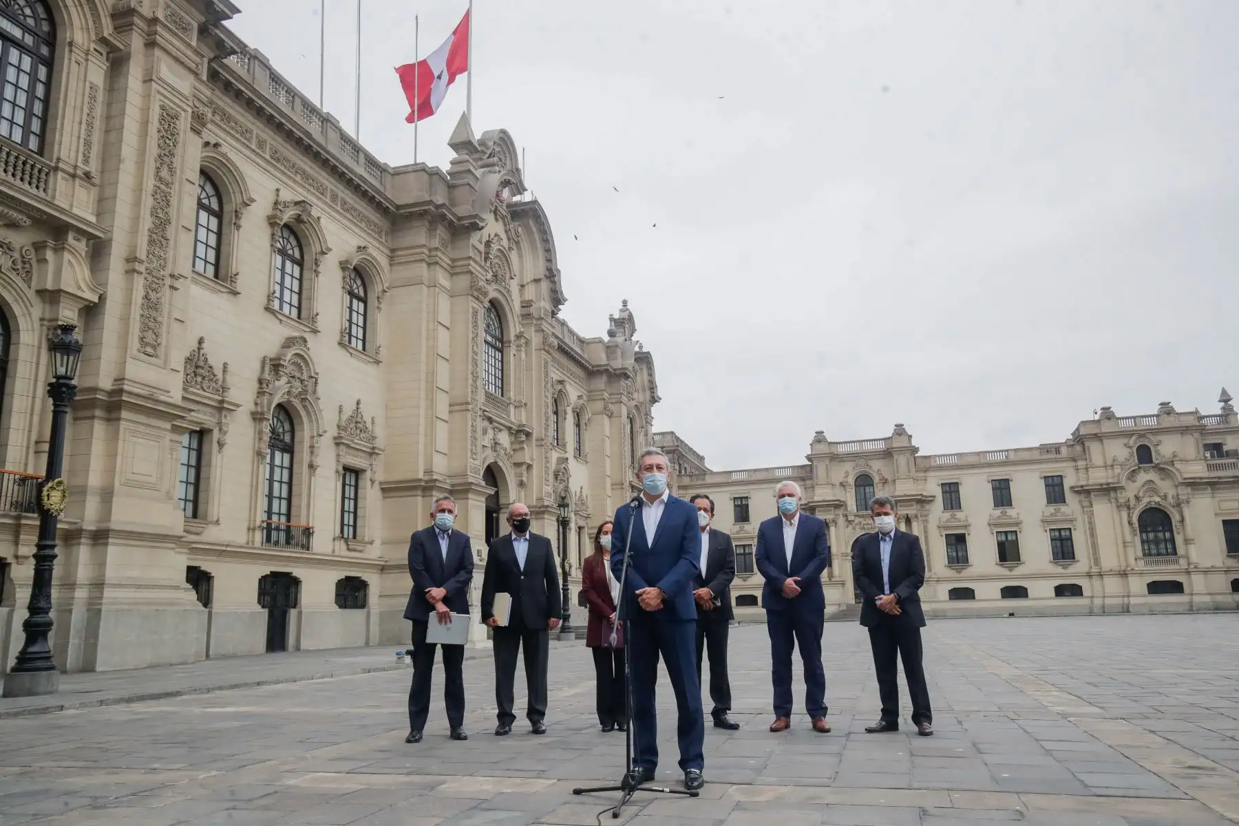 El presidente de la República, Pedro Castillo, se reunió con empresarios del sector energía. A su salida los empresarios indicaron que el sector energético ha crecido en los últimos años. Foto: ANDINA/Prensa Presidencia