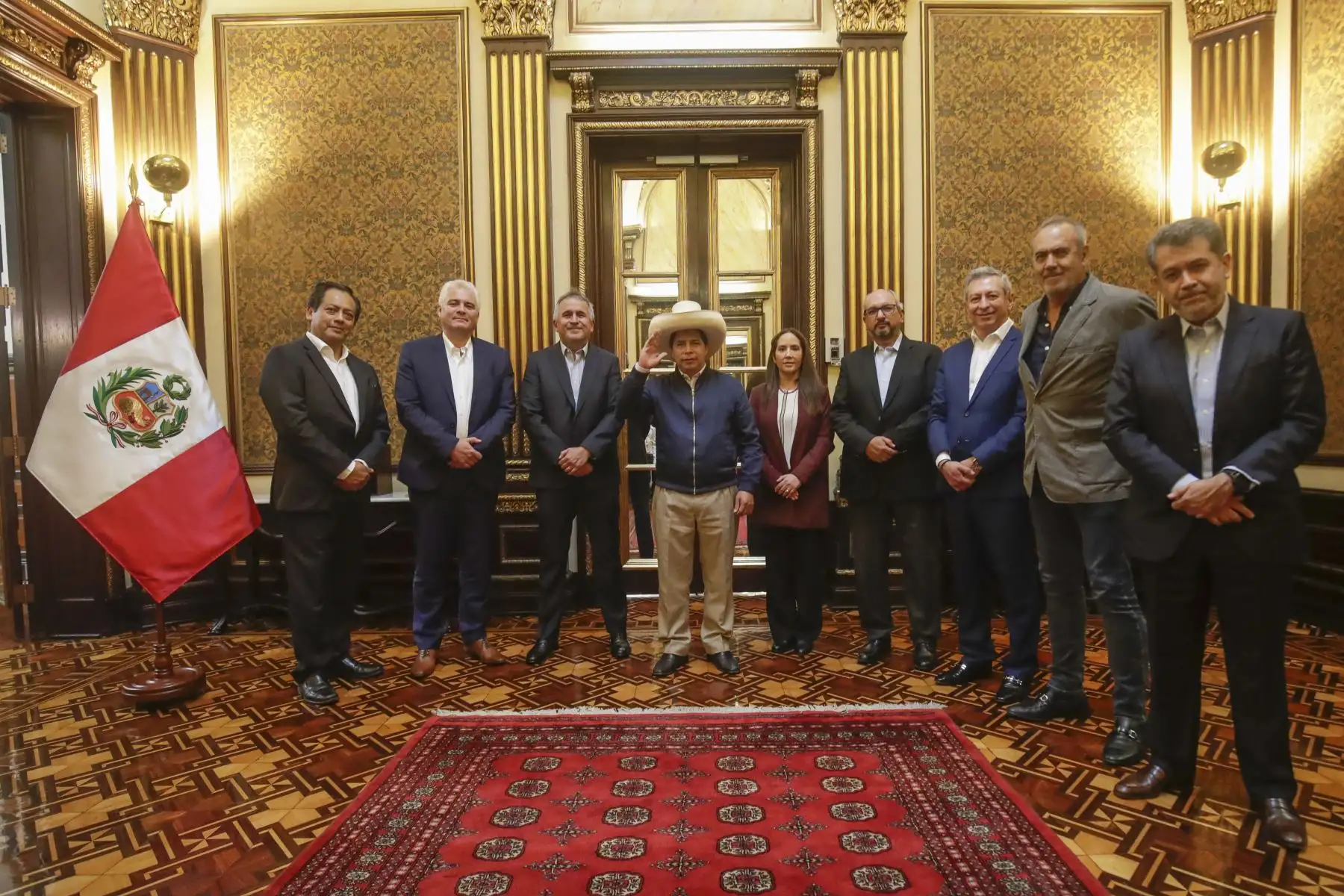 El presidente de la República, Pedro Castillo, se reunió con empresarios del sector energía en Palacio de Gobierno. A su salida los empresarios indicaron que el sector energético ha crecido en los últimos años. Foto: ANDINA/Prensa Presidencia
