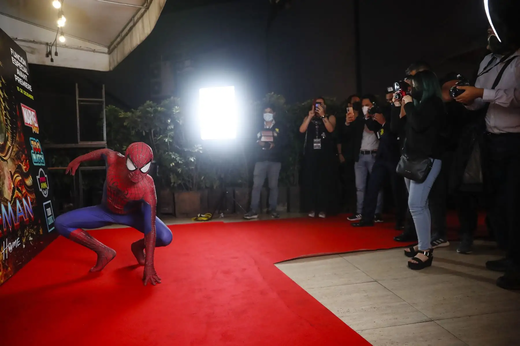 Fánaticos de Spiderman asistieron al avant premiere de la película “Spiderman: No Way Home” en Miraflores. Foto: ANDINA/Renato Pajuelo