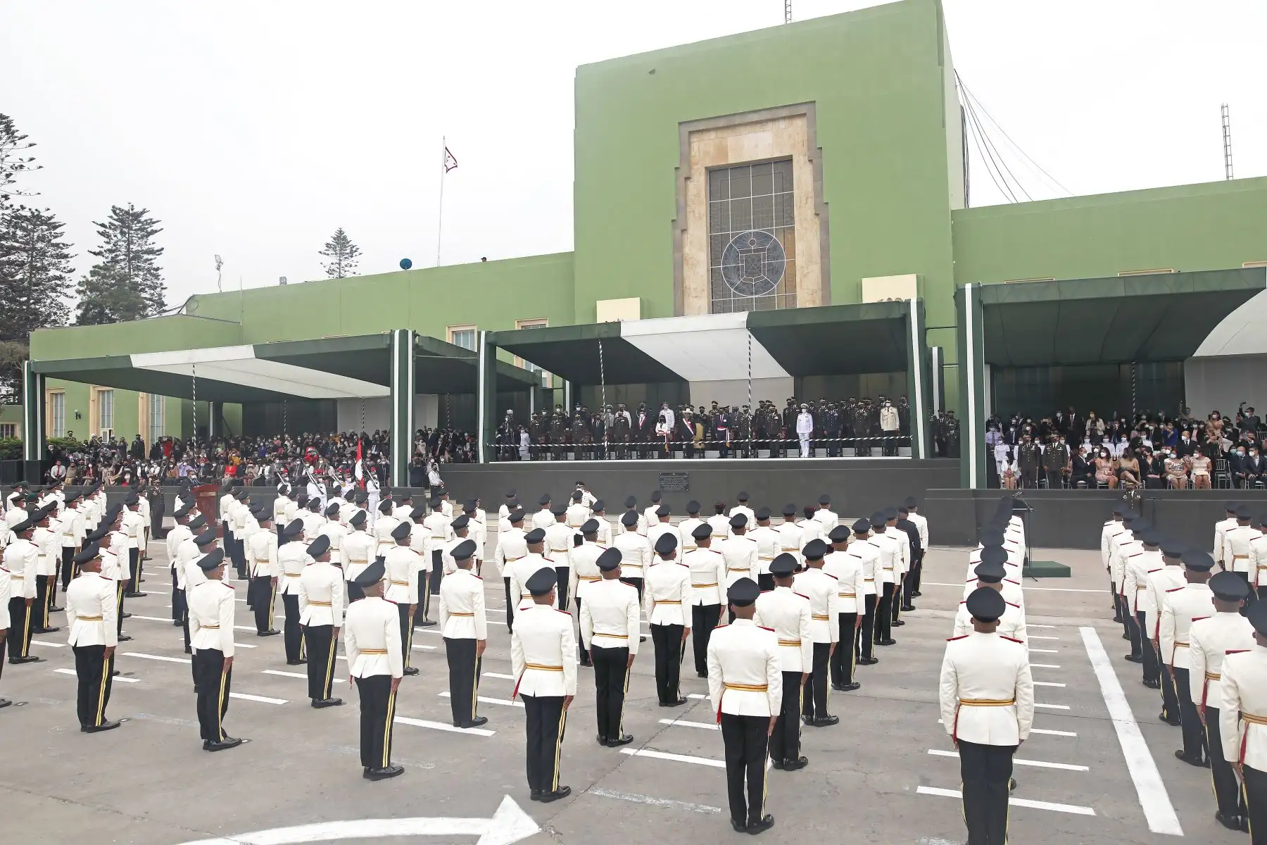 Presidente de la República, Pedro Castillo, asiste a la ceremonia de graduación de los alféreces y subtenientes de la Escuela Militar de Chorrillos “Coronel Francisco Bolognesi”.
Foto: ANDINA / Presidencia Perú