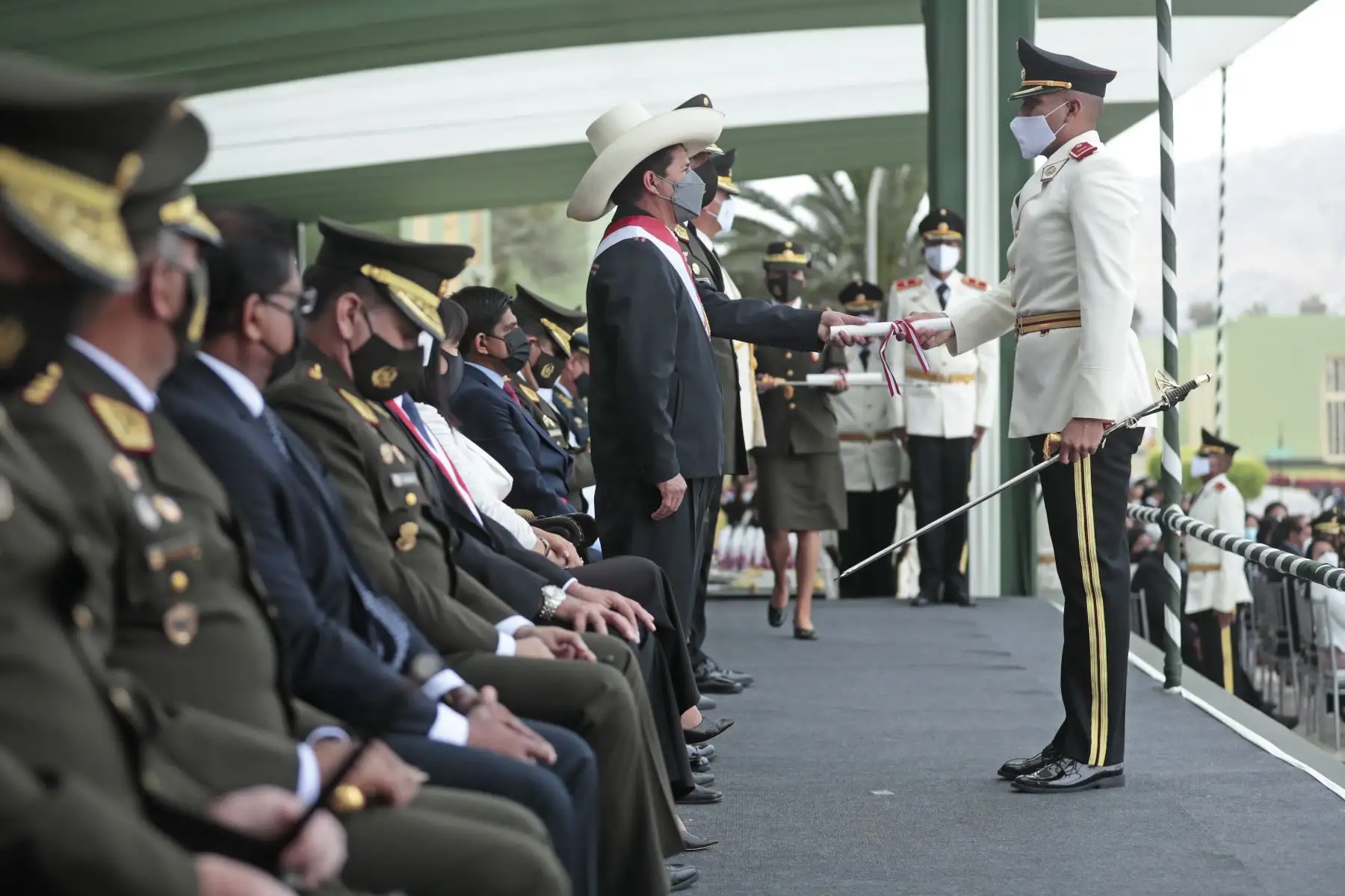 Presidente de la República, Pedro Castillo, asiste a la ceremonia de graduación de los alféreces y subtenientes de la Escuela Militar de Chorrillos “Coronel Francisco Bolognesi”.
Foto: ANDINA / Presidencia Perú