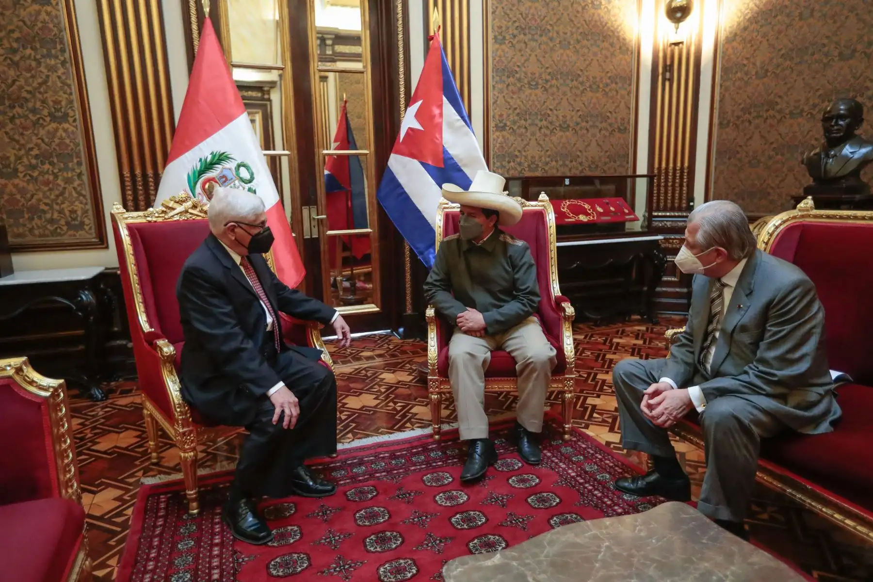Presidente de la República, Pedro Castillo recibe cartas credenciales de los embajadores de Suiza, Cuba, Qatar y Grecia, que oficializan sus labores diplomáticas en el país.
Foto: ANDINA/Prensa Presidencia