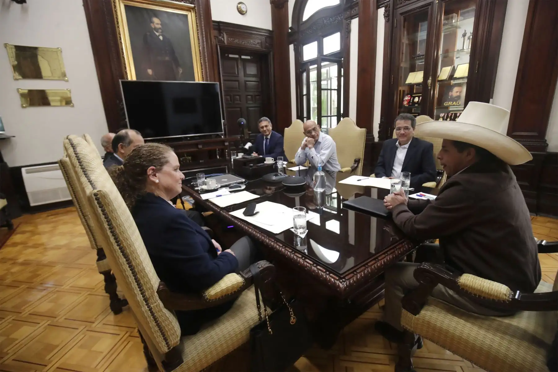Presidente de la República, Pedro Castillo, sostiene reunión con exministros de Economía y Finanzas en Palacio de Gobierno.
Foto: ANDINA/Prensa Presidencia