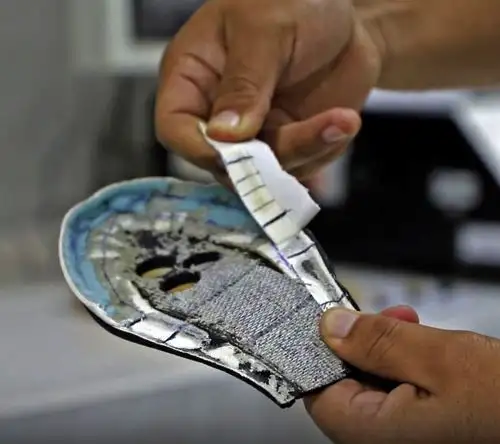 Super Jebe permite el pegado de cuero con cuero y cuero con materiales textiles y sintéticos