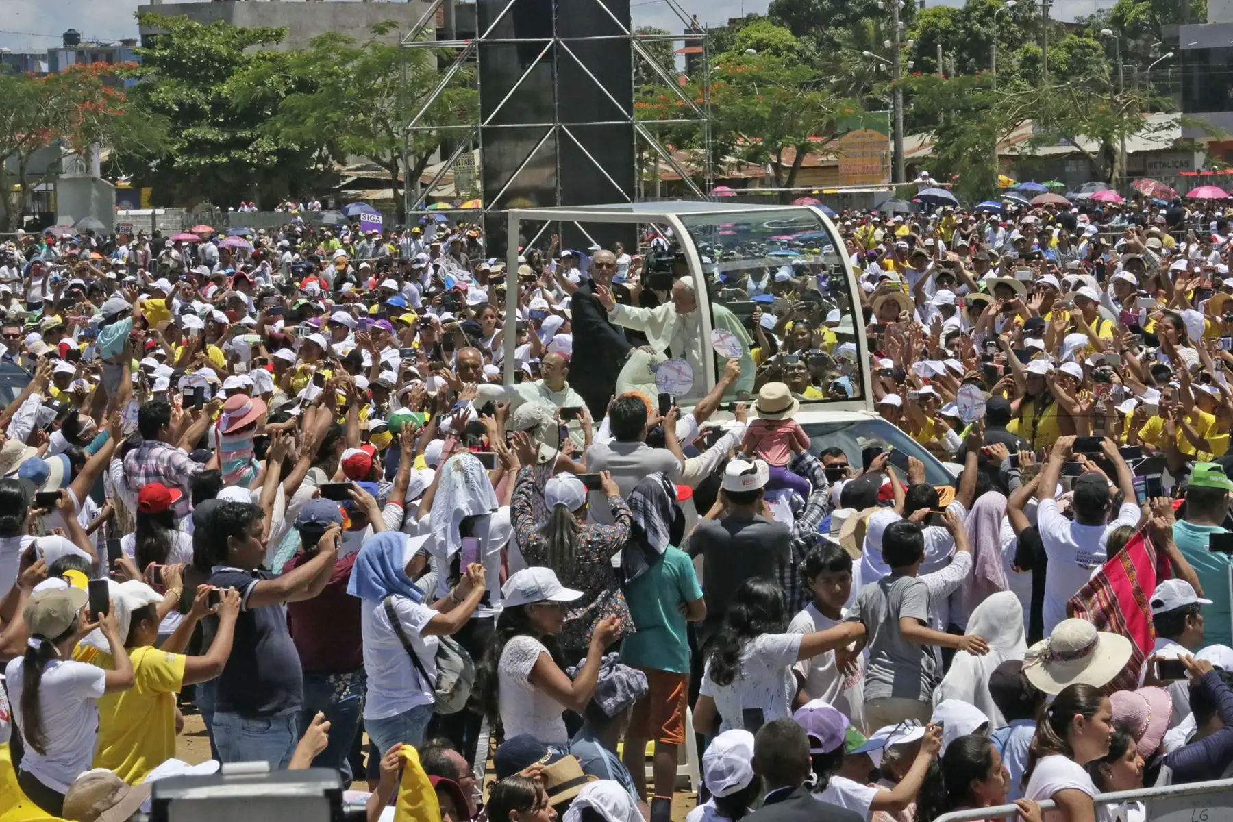 PUERTO MALDONADO PERÚ – ENERO 19- 2018. Papa Francisco se dirige a Instituto Jorge Basadre. 
Foto:ANDINA/Carlos Lezama