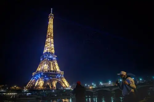 Ómicron podría ser la variante dominante en Francia desde comienzos de 2022, por ello, el Gobierno ha endurecido las medidas . Foto: EFE