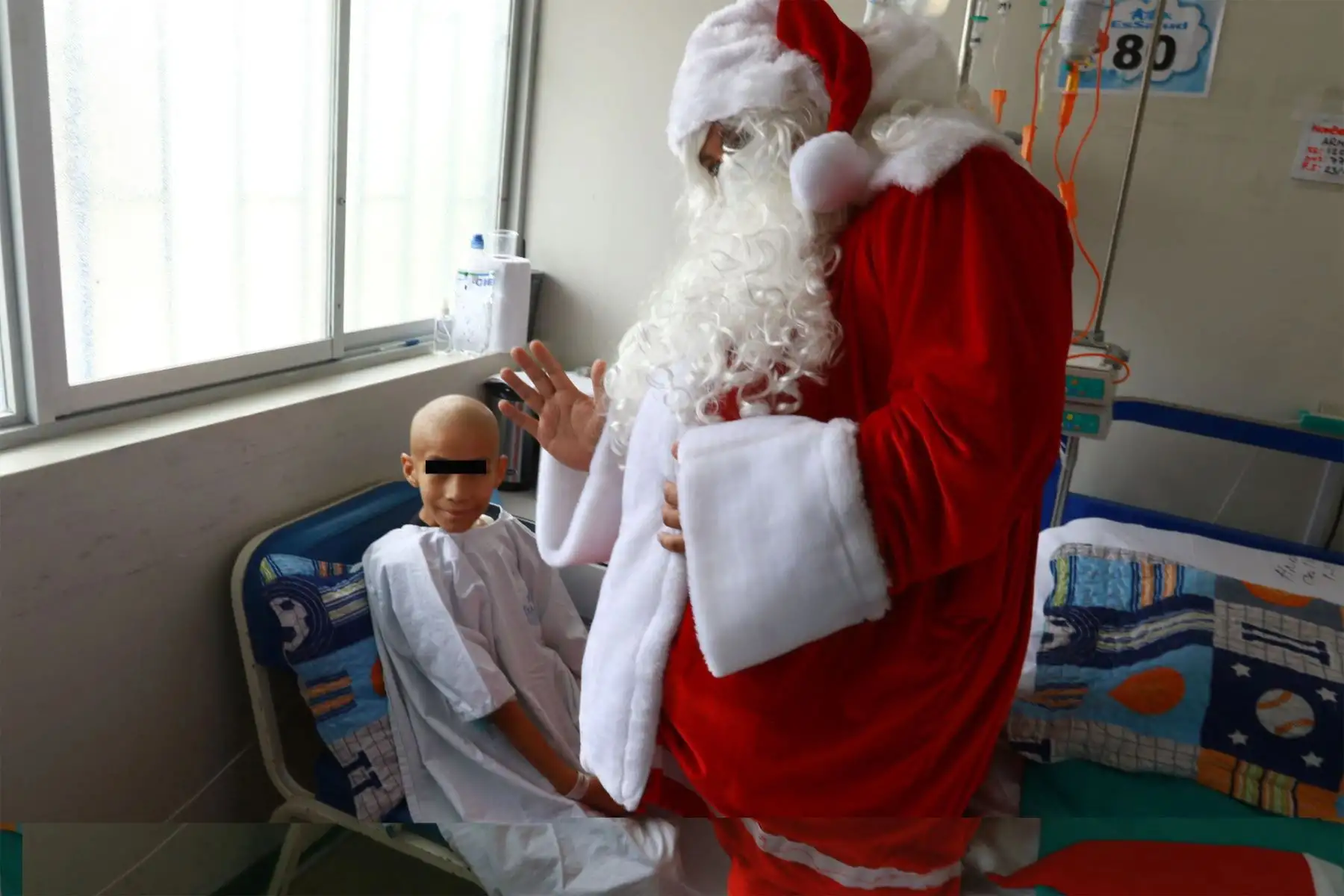 Con motivo de las fiestas de Navidad y Año Nuevo, el Hospital Nacional Alberto Sabogal Sologuren del Seguro Social de Salud – EsSalud, realizó  la entrega de regalos a los niños que se encuentran internados en el nosocomio, quienes vienen recibiendo tratamiento especializado.
Foto: ANDINA/ Héctor Vinces