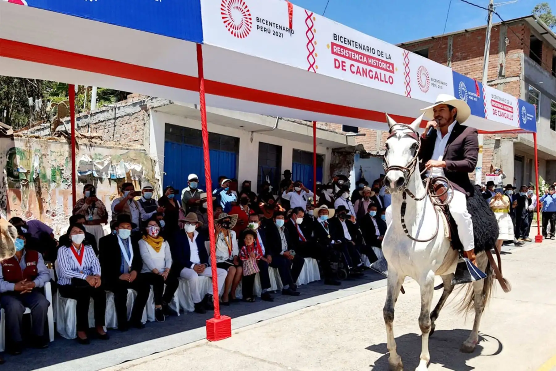 La ministra de Cultura, Gisela Ortiz, llegó a la ciudad de Ayacucho para participar de la conmemoración por los 200 años de la resistencia histórica de Cangallo.
Foto: Mincul