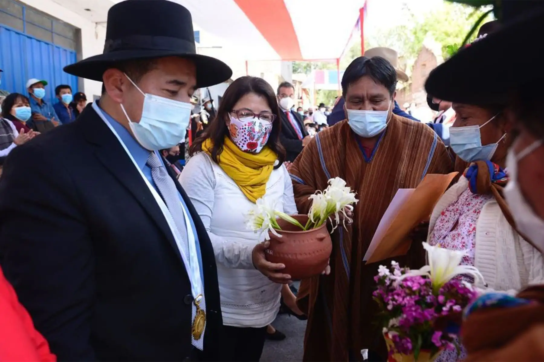 La ministra de Cultura, Gisela Ortiz, llegó a la ciudad de Ayacucho para participar de la conmemoración por los 200 años de la resistencia histórica de Cangallo.
Foto: Mincul