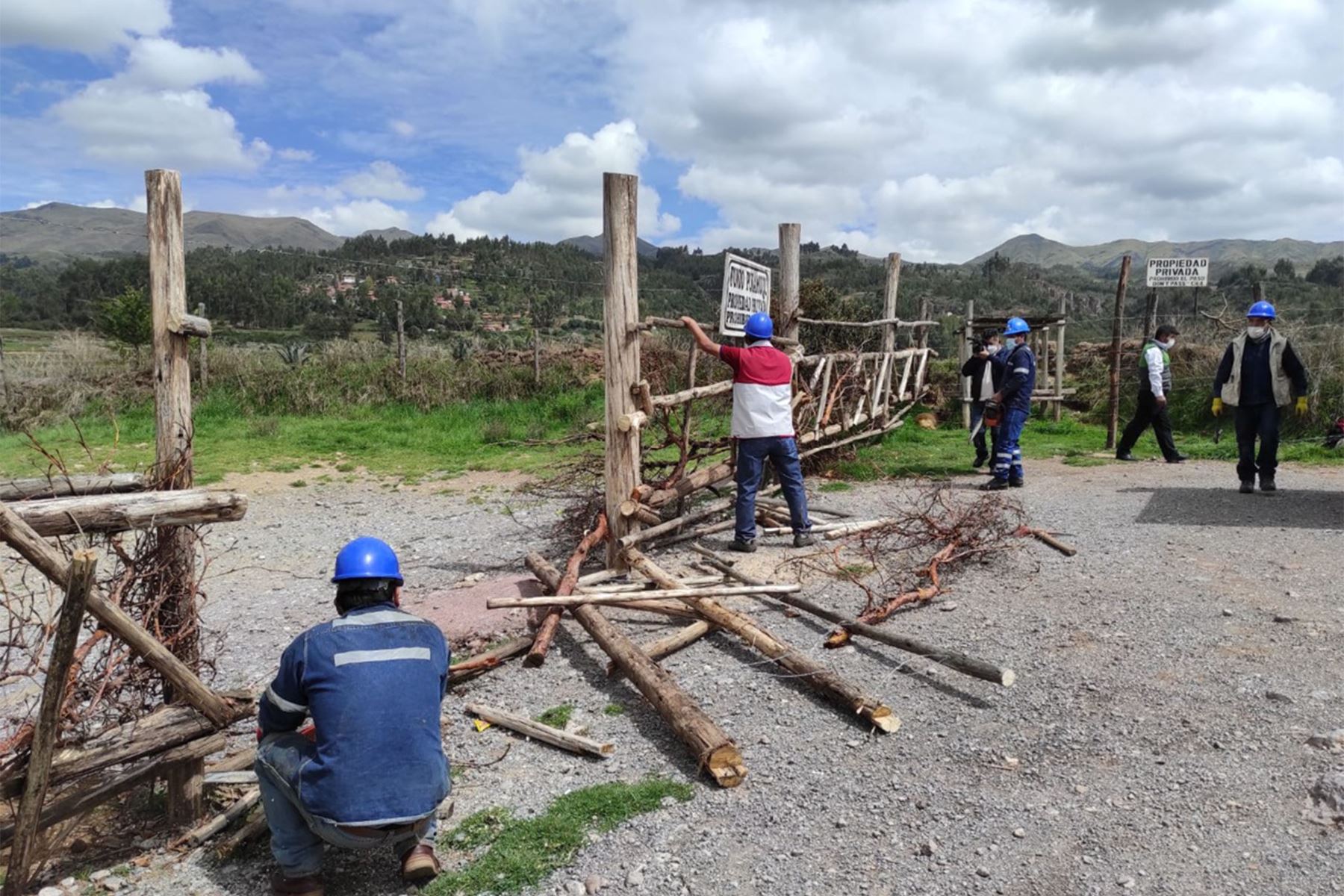 El retiro del cerco forma parte de las acciones destinadas a imponer el principio de autoridad para frenar las construcciones clandestinas en Sacsayhuamán. Foto: ANDINA/Difusión