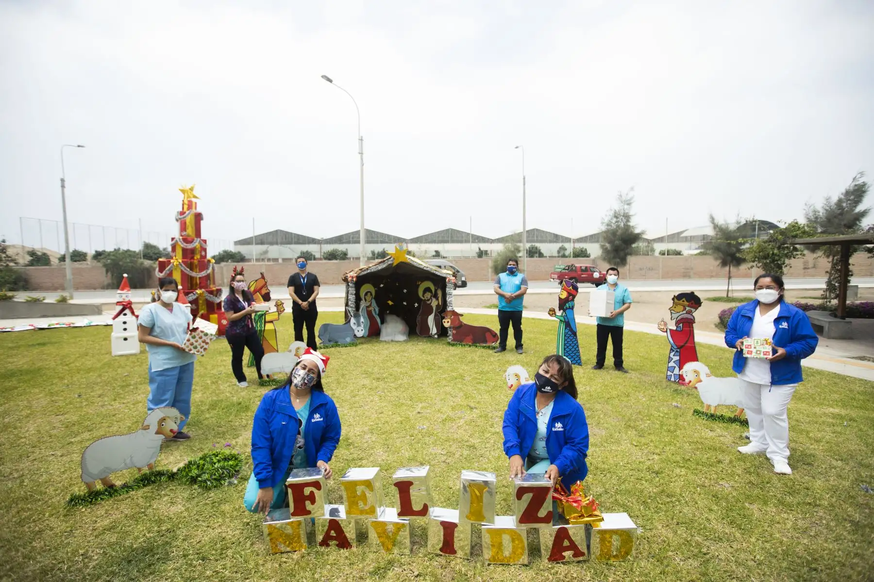 A pocos días de celebrarse la Navidad, técnicos, enfermeras, y todo el personal de primera línea que atiende a pacientes covid-19 se alista para pasar las fiestas en la Villa Panamericana de EsSalud. Foto: ANDINA/Carla Patiño