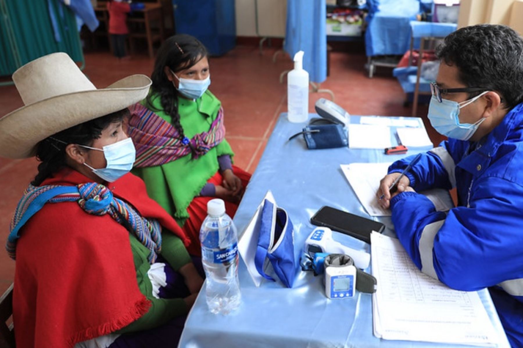 Más de 2,000 atenciones médicas gratuitas brindó hasta el momento el Seguro Social de Salud (EsSalud) durante la campaña multisectorial de salud que se realiza simultáneamente en los distritos de Chetilla y Oxamarca, en Cajamarca, la cual beneficia a la población asegurada y no asegurada de esta región del país.