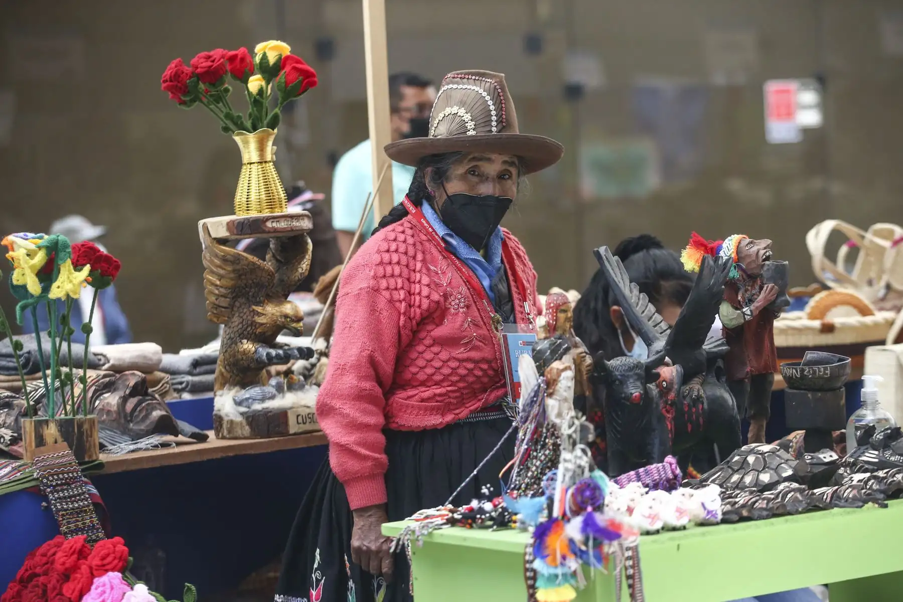 La feria “Ruraq Maki, hecho a mano” que se desarrolla en la sede del Ministerio de Cultura, del 10 al 19 de diciembre, continúa cautivando a los visitantes con lo mejor de nuestro arte tradicional. Foto: ANDINA/Vidal Tarqui