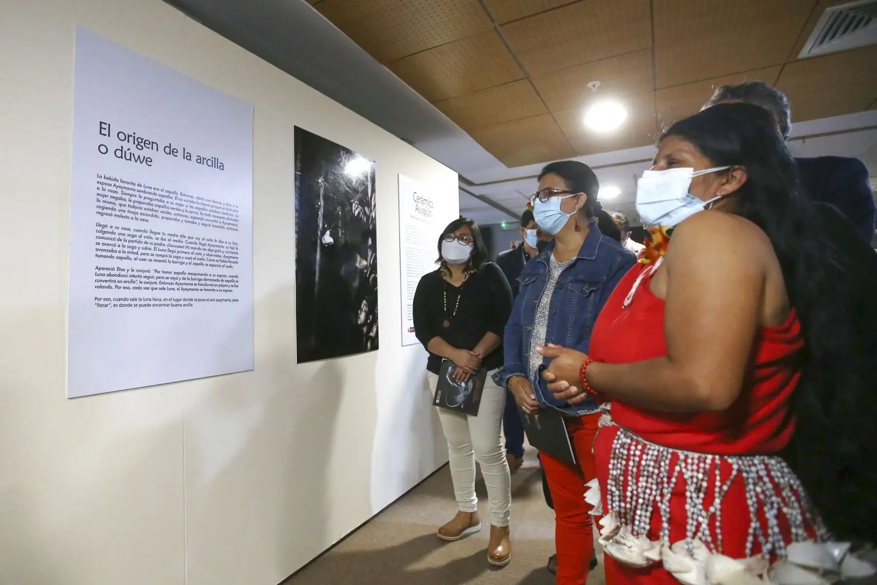 La ministra de Cultura, Gisela Ortiz, inauguró la exposición “Cerámica Awajún: Patrimonio Cultural de la Humanidad” en la Sala Paracas del Ministerio de Cultura y estará abierta al público hasta el próximo 15 de enero. Foto: ANDINA/Vidal Tarqui
