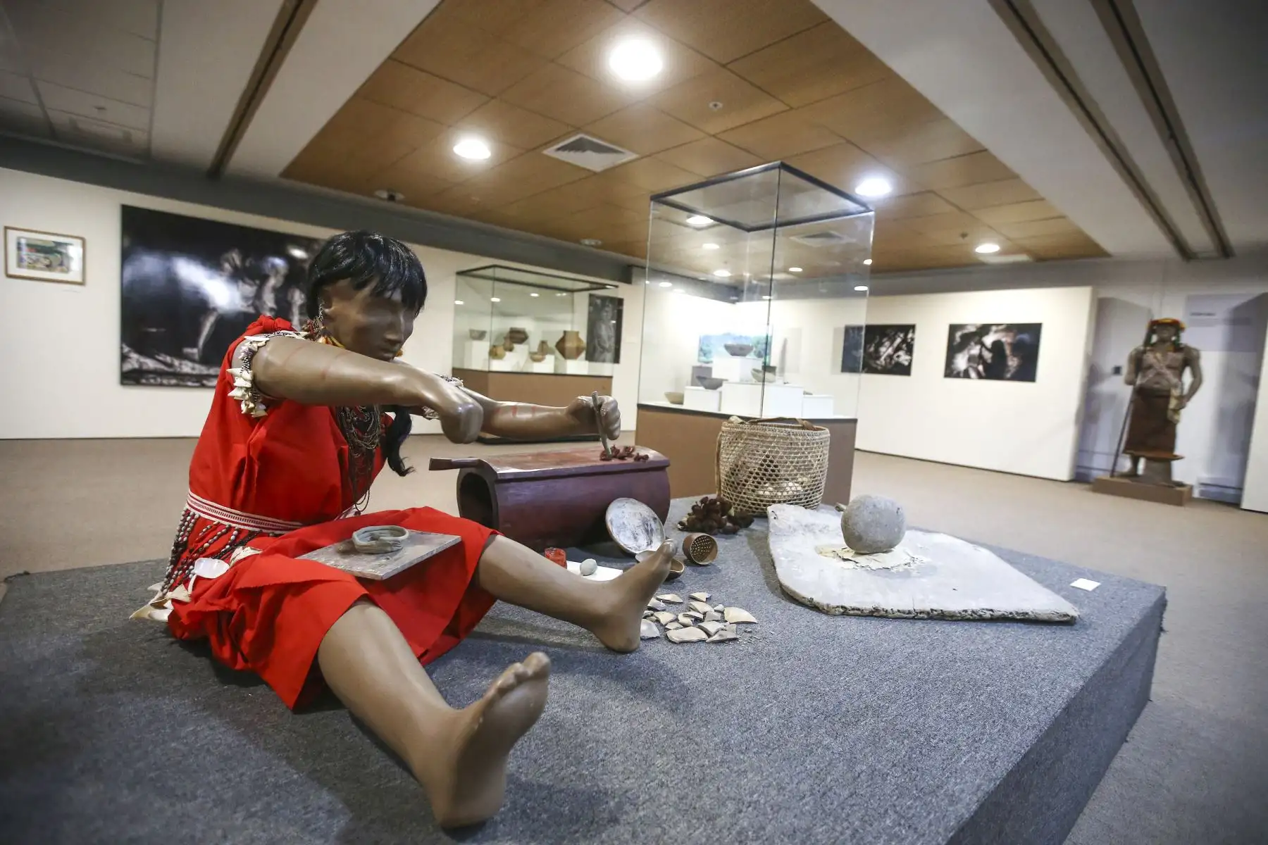 La ministra de Cultura, Gisela Ortiz, inauguró la exposición “Cerámica Awajún: Patrimonio Cultural de la Humanidad” en la Sala Paracas del Ministerio de Cultura y estará abierta al público hasta el próximo 15 de enero. Foto: ANDINA/Vidal Tarqui
