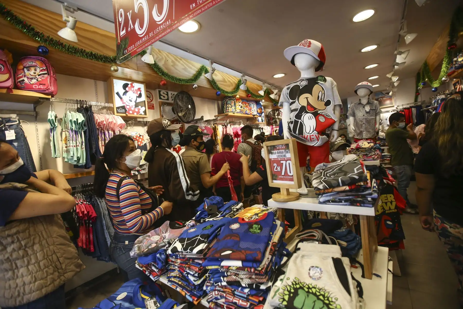 Así luce el emporio comercial de Gamarra a una semana de la Navidad. Foto: ANDINA/Vidal Tarqui