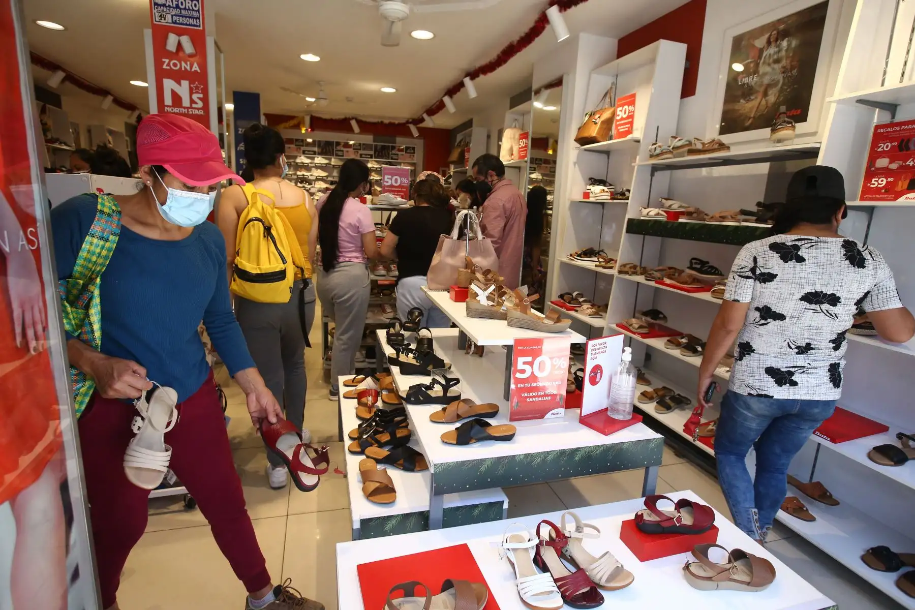 Así luce el emporio comercial de Gamarra a una semana de la Navidad. Foto: ANDINA/Vidal Tarqui